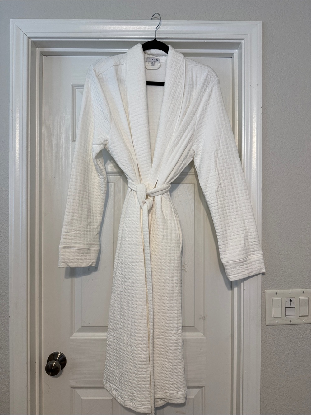 Classic White Quilted Cotton Bath Robe with Shawl Collar